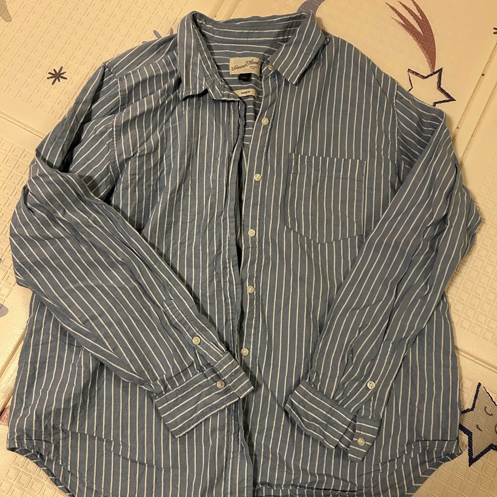 Universal Thread Women’s Blue and White Striped Shirt